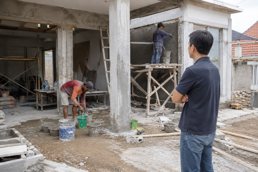 Keunggulan dan Resiko Tukang Harian dan Borongan