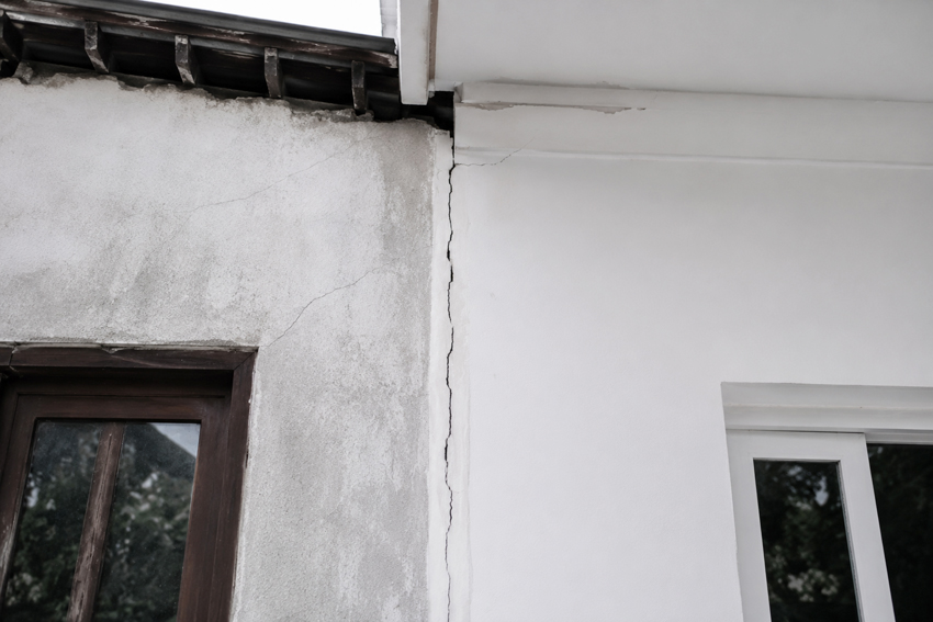 Retak pada Sambungan Bangunan Lama dan Baru