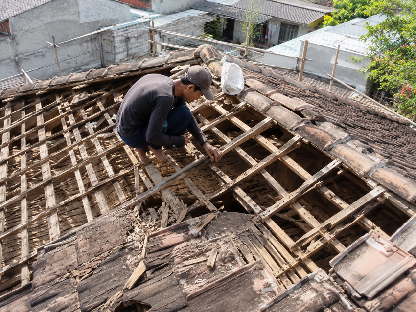 Atap Rumah Bocor? Nomor 5 Sangat Serius! 3 Struktur Rangka Atap Mulai Bermasalah