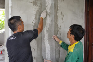 cara memperbaiki tembok retak besar