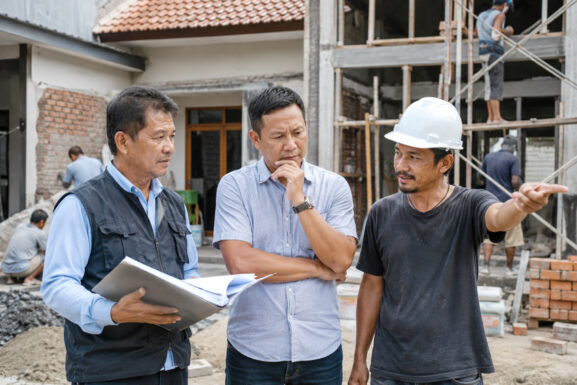 kontraktor dan pemborong apa bedanya