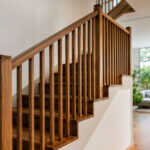 railing tangga kayu