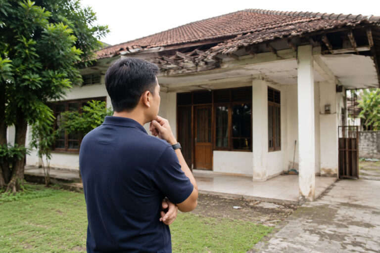 renovasi parsial vs bongkar total